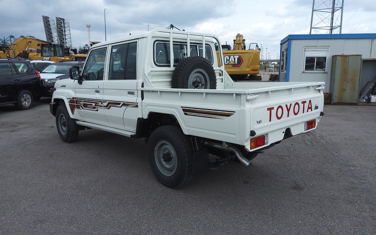 Xe bán tải mới Toyota Toyota Land cruiser 79 grj double cabin 4.0L Petrol Manual 5 SEATS/PLACES: hình 6
