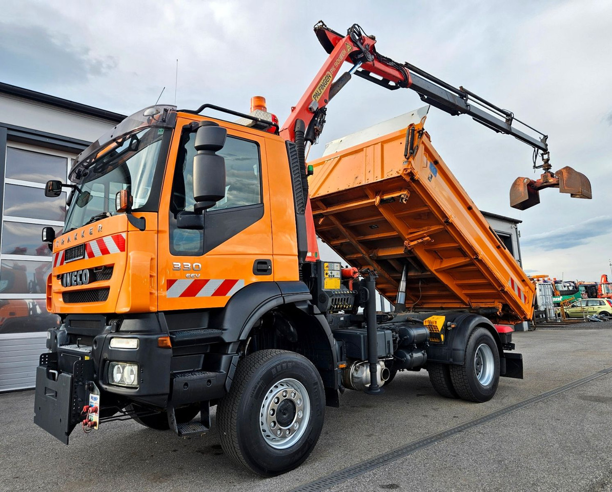Xe ben, Xe cẩu tự hành Iveco Trakker 190T33 4x4 Euro5 Kran Palfinger Funk: hình 7