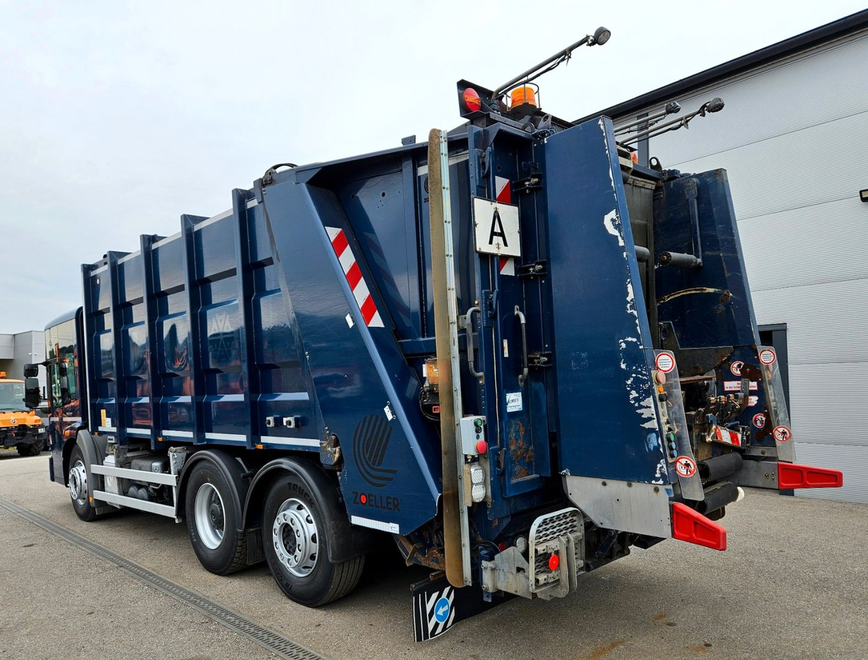 Mercedes-Benz Econic 2629 Zoeller Medium XL-S Variopress EEV - Xe tải chở rác: hình 3 Mercedes-Benz Econic 2629 Zoeller Medium XL-S Variopress EEV - Xe tải chở rác: hình 3