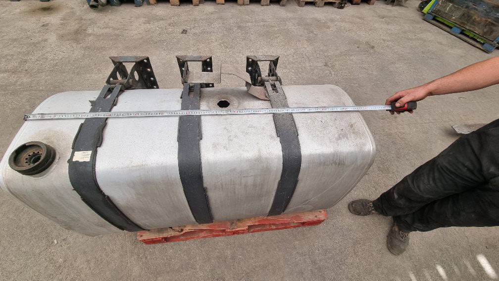 Serbatoio Volvo 570 lt - Bình nhiên liệu cho Xe tải: hình 2 Serbatoio Volvo 570 lt - Bình nhiên liệu cho Xe tải: hình 2
