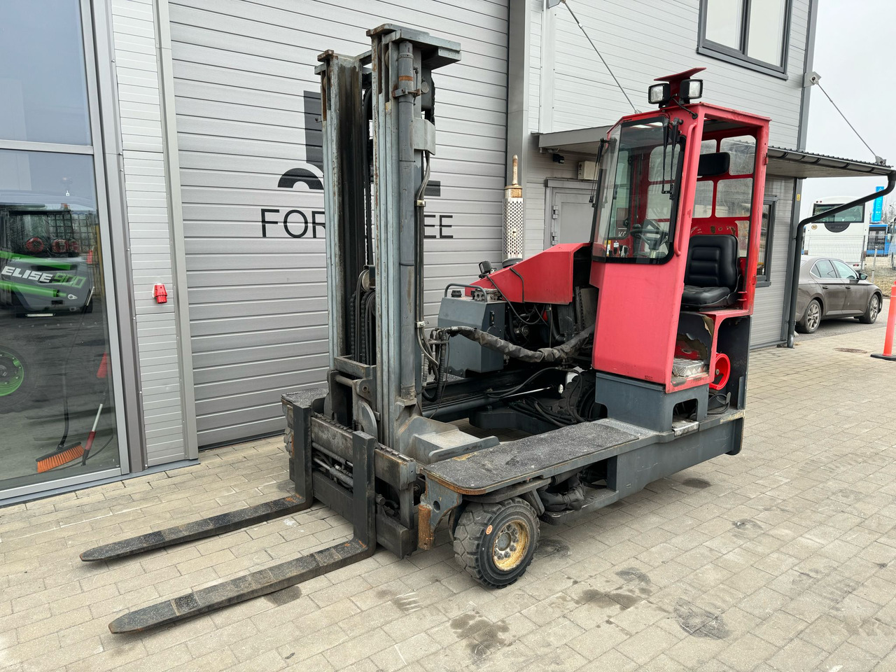 Combilift C4000 - Máy chất hàng bên: hình 2 Combilift C4000 - Máy chất hàng bên: hình 2