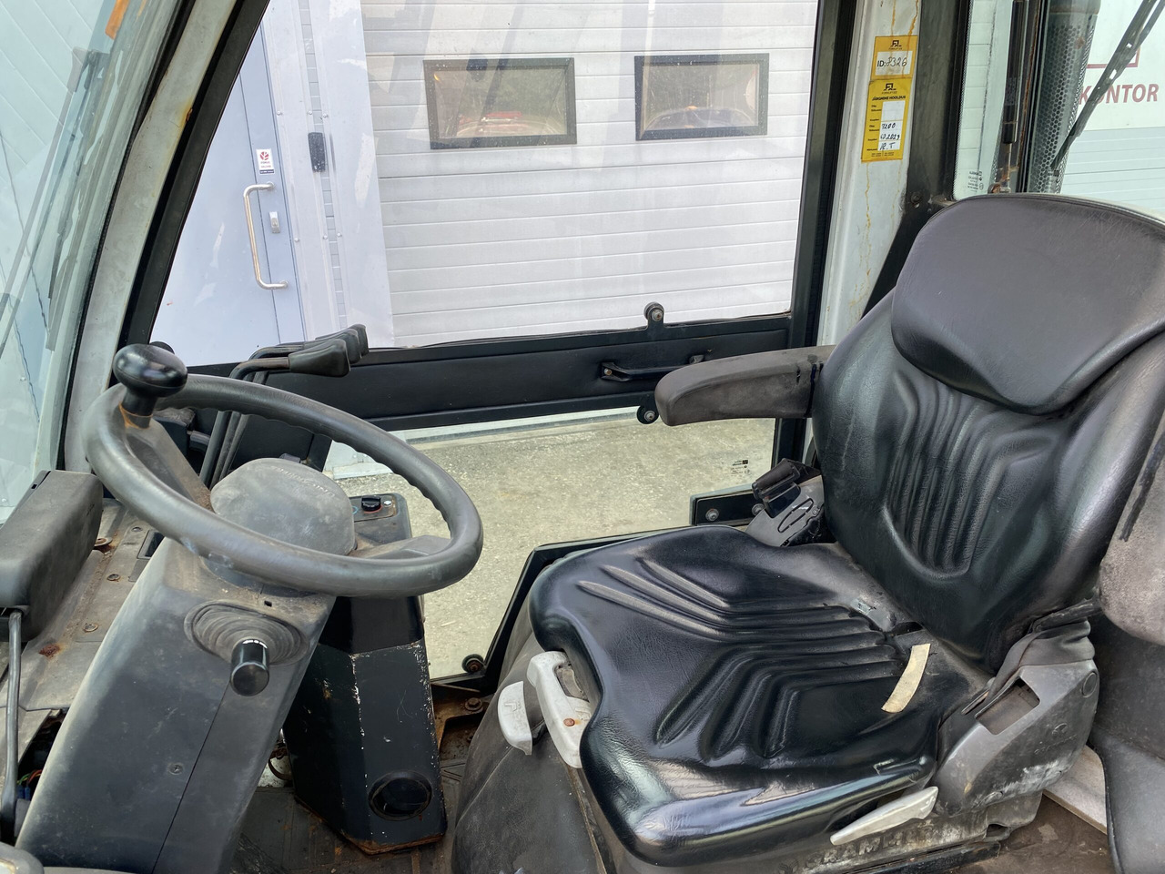 Unicarriers Y1D1A18Q - Xe nâng diesel: hình 5 Unicarriers Y1D1A18Q - Xe nâng diesel: hình 5