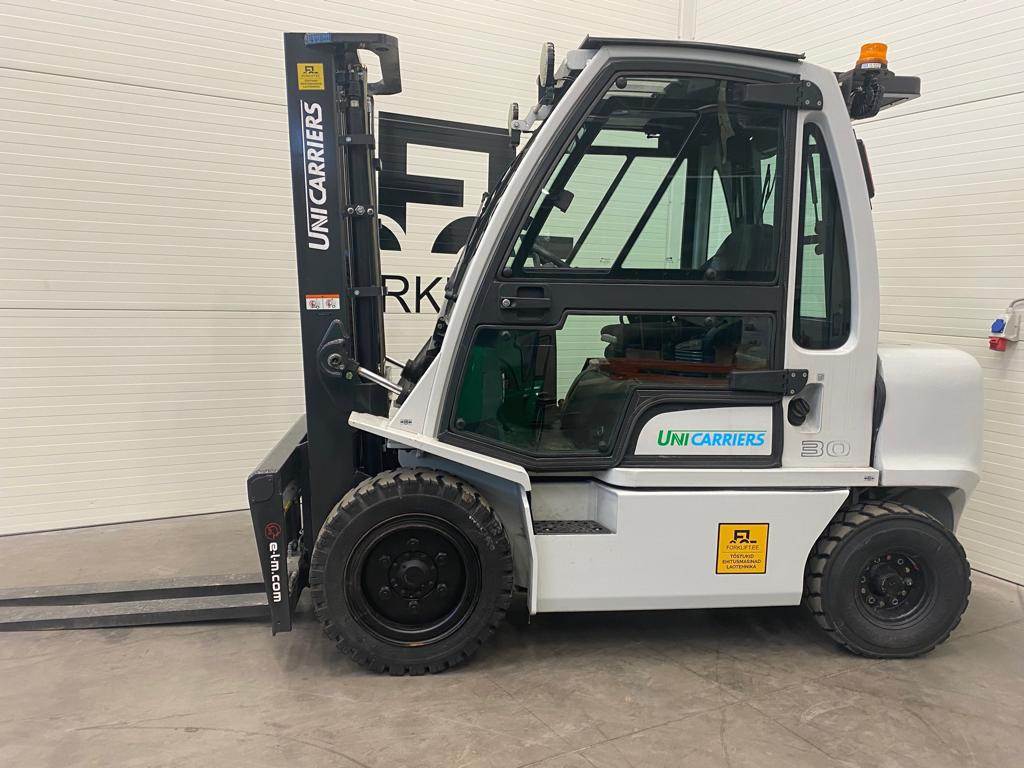 Unicarriers YG1D2A30Q - Xe nâng diesel: hình 2 Unicarriers YG1D2A30Q - Xe nâng diesel: hình 2