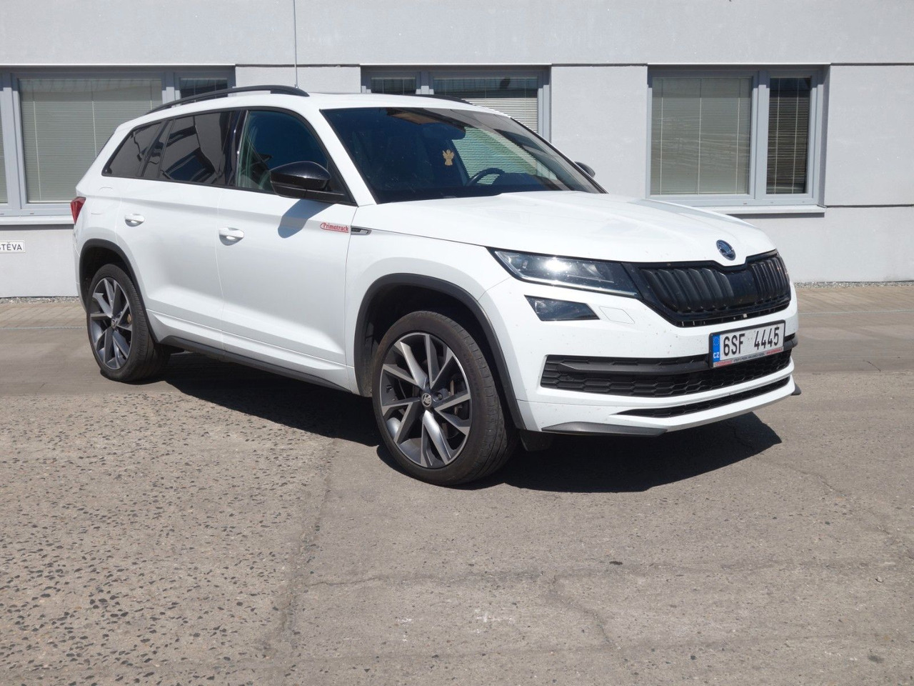 Skoda Kodiaq 2,0TDI 140kW, 4x4, SportLine, Pano, Webas - SUV: hình 3 Skoda Kodiaq 2,0TDI 140kW, 4x4, SportLine, Pano, Webas - SUV: hình 3