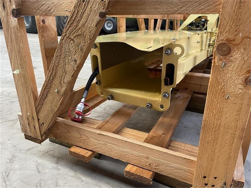 Krone BIG X - Đính kèm máy gặt đập thức ăn gia súc: hình 2 Krone BIG X - Đính kèm máy gặt đập thức ăn gia súc: hình 2