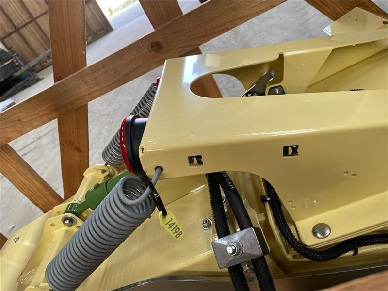 Krone BIG X - Đính kèm máy gặt đập thức ăn gia súc: hình 1 Krone BIG X - Đính kèm máy gặt đập thức ăn gia súc: hình 1