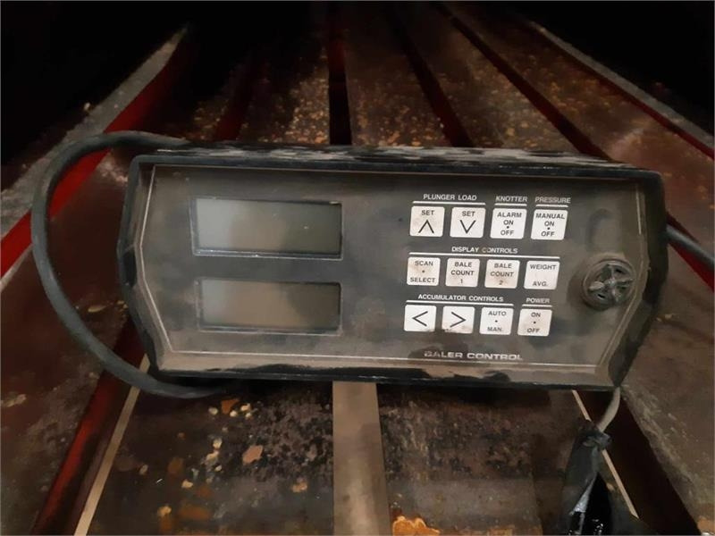 Massey Ferguson 190 - Máy đóng kiện vuông: hình 5 Massey Ferguson 190 - Máy đóng kiện vuông: hình 5