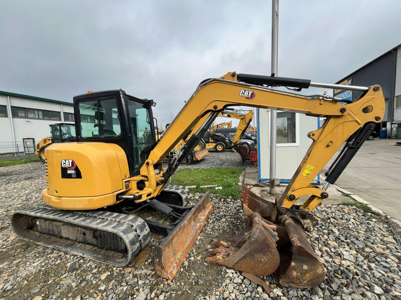 CAT 305.5E2CR - Máy xúc bánh xích: hình 2 CAT 305.5E2CR - Máy xúc bánh xích: hình 2