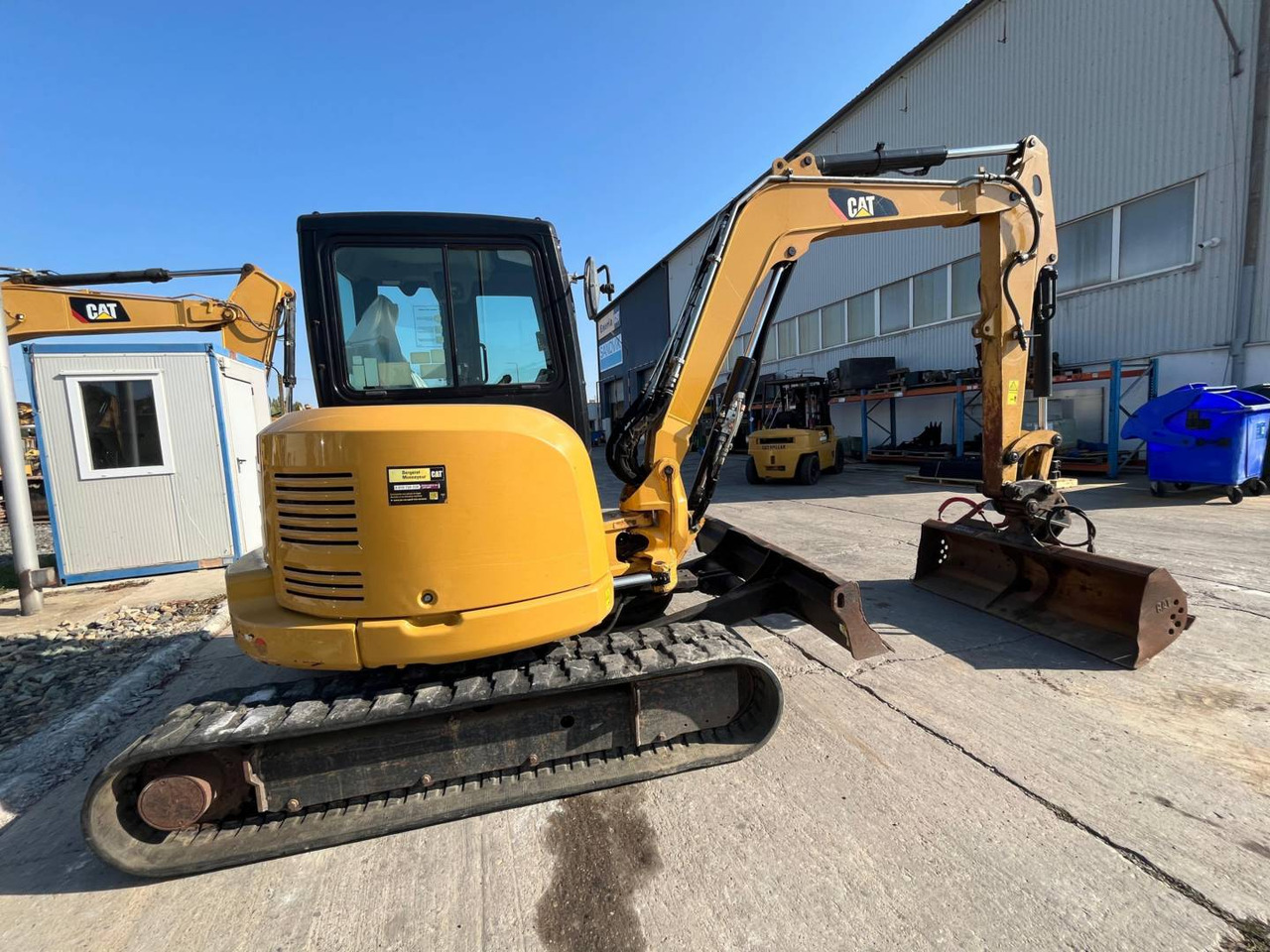 CAT 305.5E2CR - Máy xúc bánh xích: hình 2 CAT 305.5E2CR - Máy xúc bánh xích: hình 2