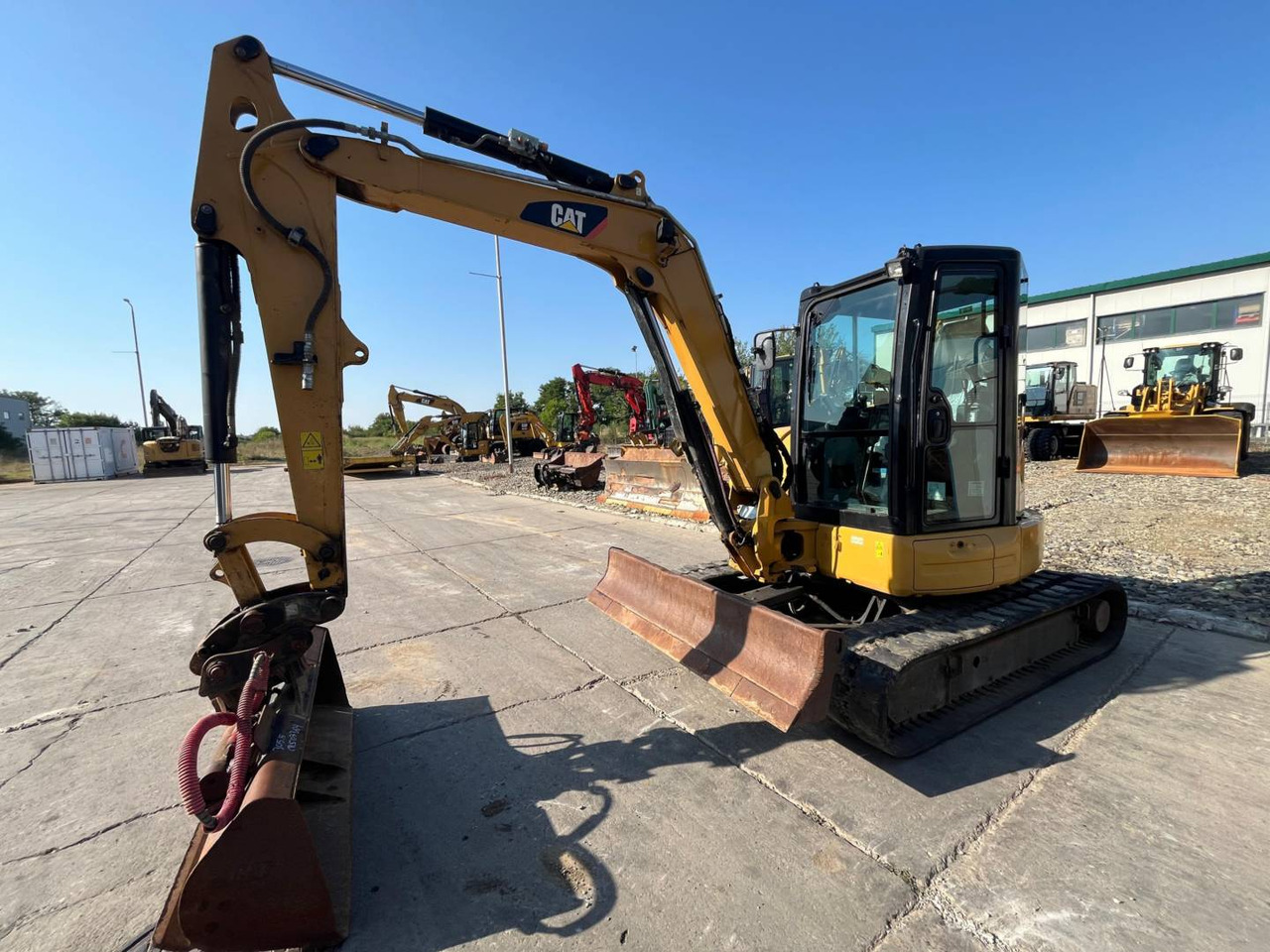 CAT 305.5E2CR - Máy xúc bánh xích: hình 1 CAT 305.5E2CR - Máy xúc bánh xích: hình 1