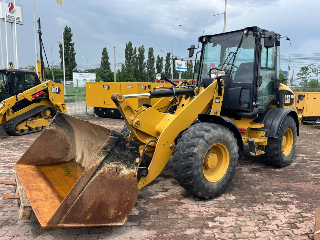 CAT 908M - Máy xúc lật bánh lốp: hình 1 CAT 908M - Máy xúc lật bánh lốp: hình 1