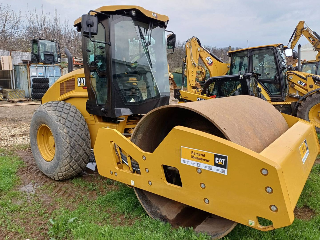 CAT CS12GC - Máy đầm: hình 2 CAT CS12GC - Máy đầm: hình 2