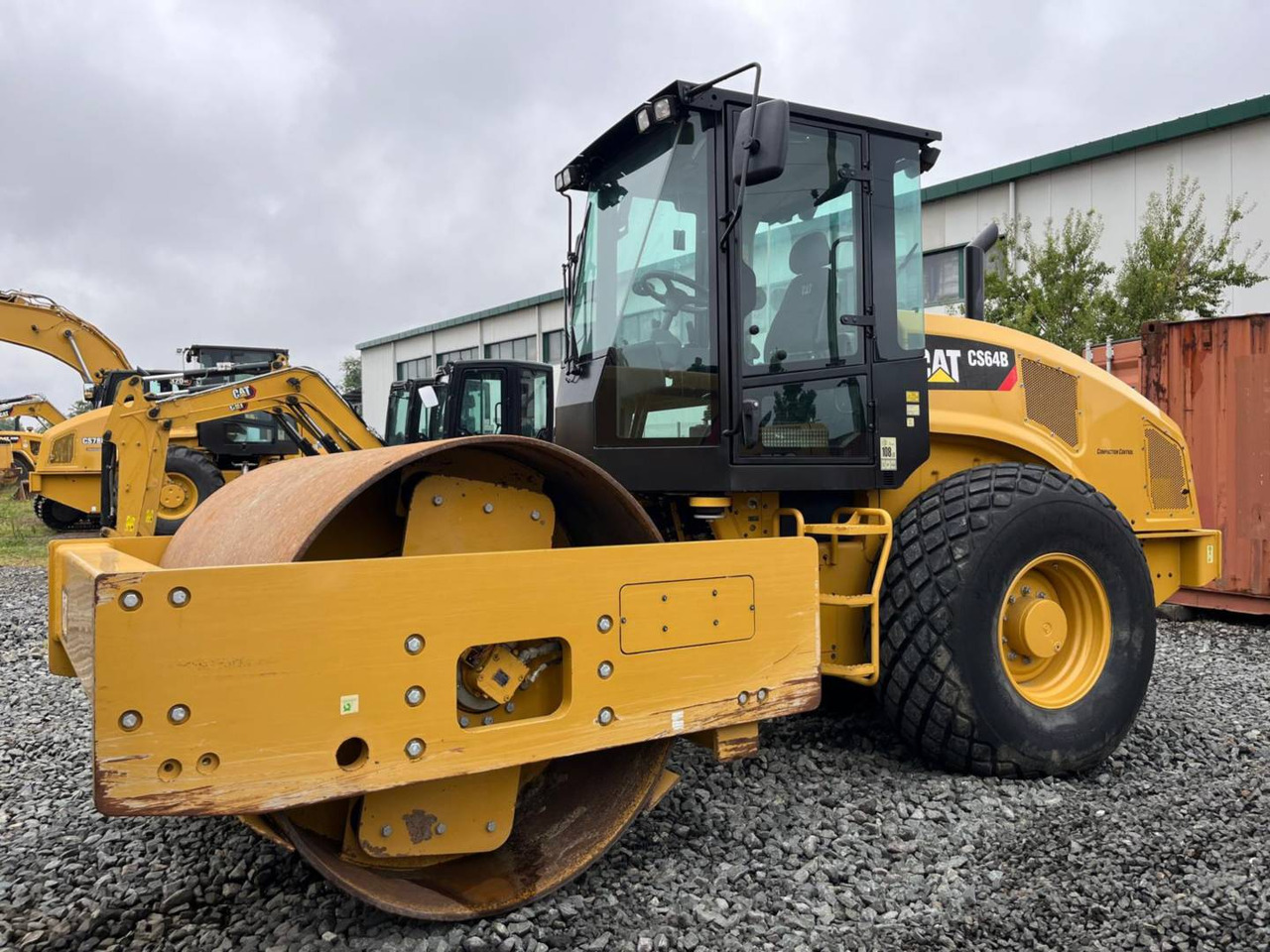 CAT CS64B - Máy đầm: hình 1 CAT CS64B - Máy đầm: hình 1