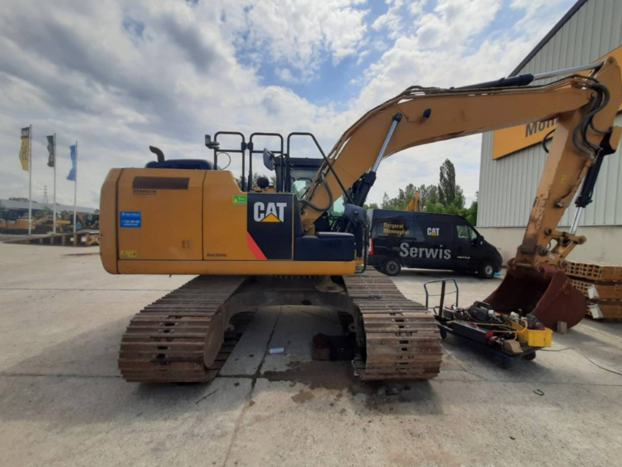 CAT 323EL - Máy xúc bánh xích: hình 2 CAT 323EL - Máy xúc bánh xích: hình 2