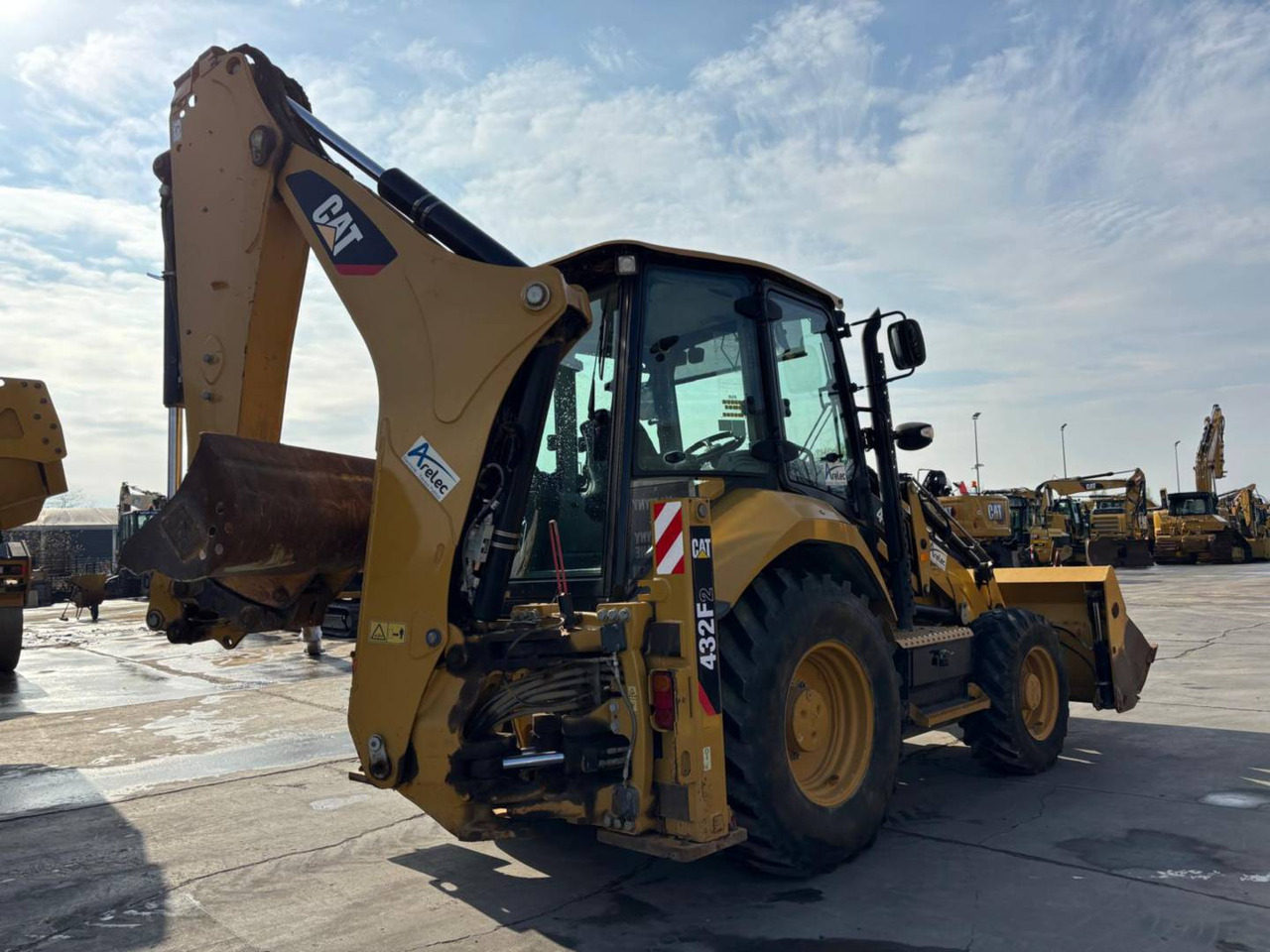 CAT 432F2 - Máy xúc trước múc sau: hình 3 CAT 432F2 - Máy xúc trước múc sau: hình 3