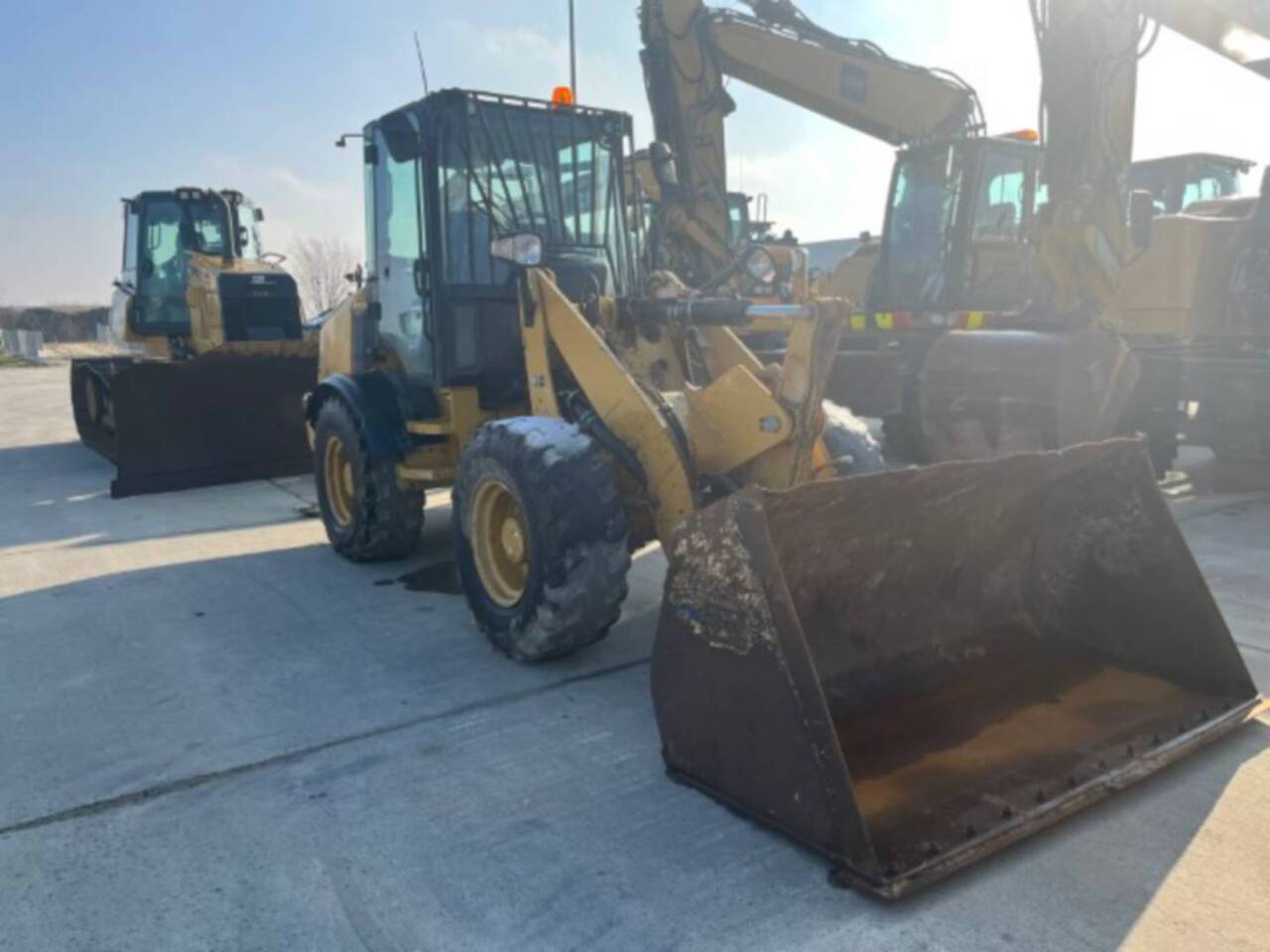 CAT 908M - Máy xúc lật bánh lốp: hình 2 CAT 908M - Máy xúc lật bánh lốp: hình 2