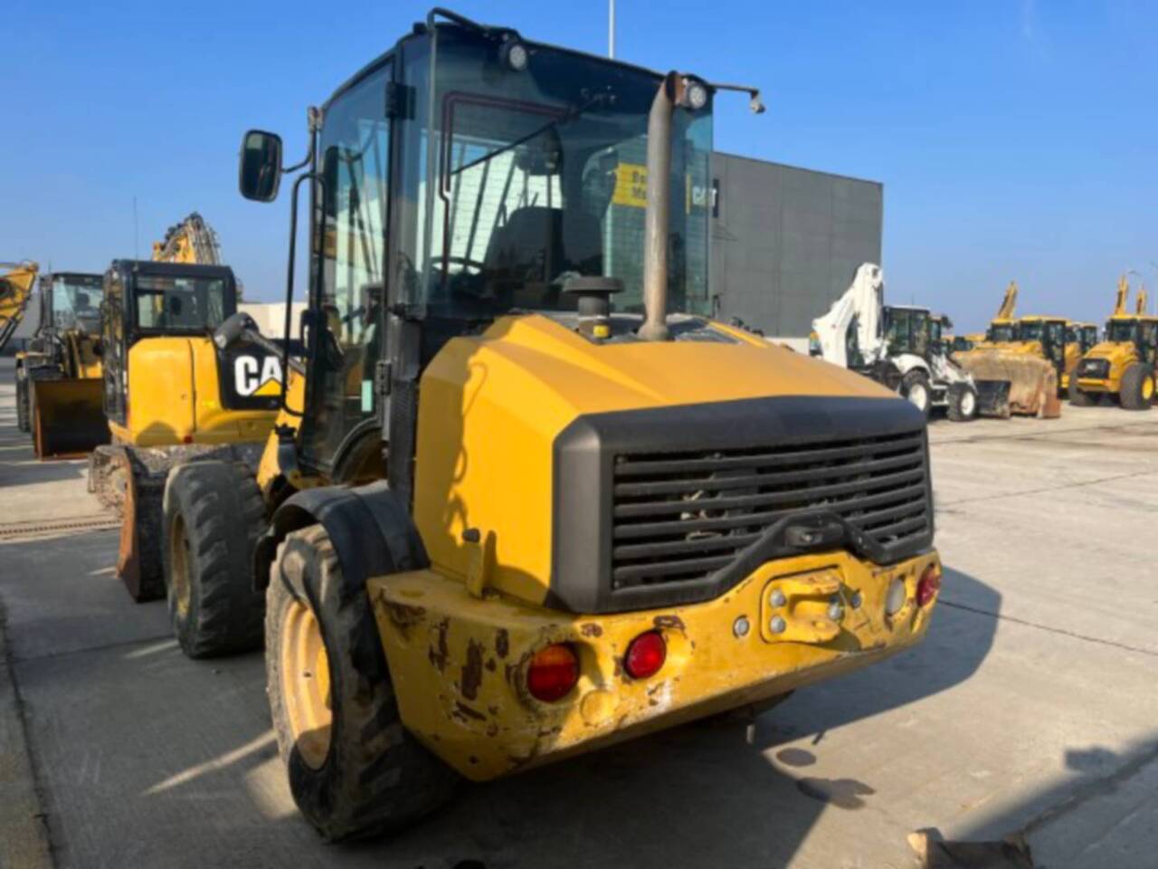 CAT 908M - Máy xúc lật bánh lốp: hình 4 CAT 908M - Máy xúc lật bánh lốp: hình 4