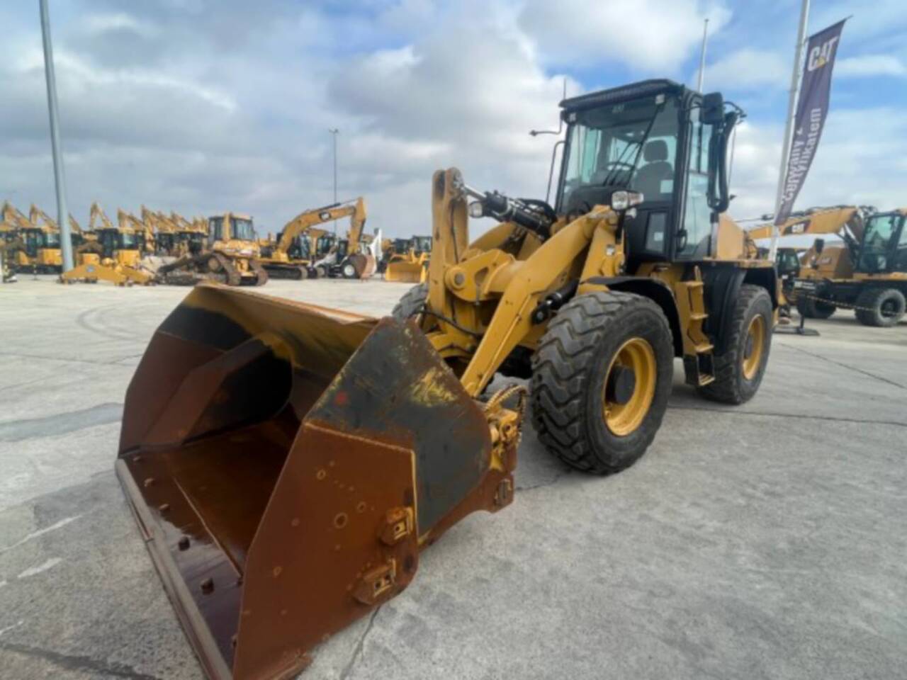 CAT 914K - Máy xúc lật bánh lốp: hình 1 CAT 914K - Máy xúc lật bánh lốp: hình 1