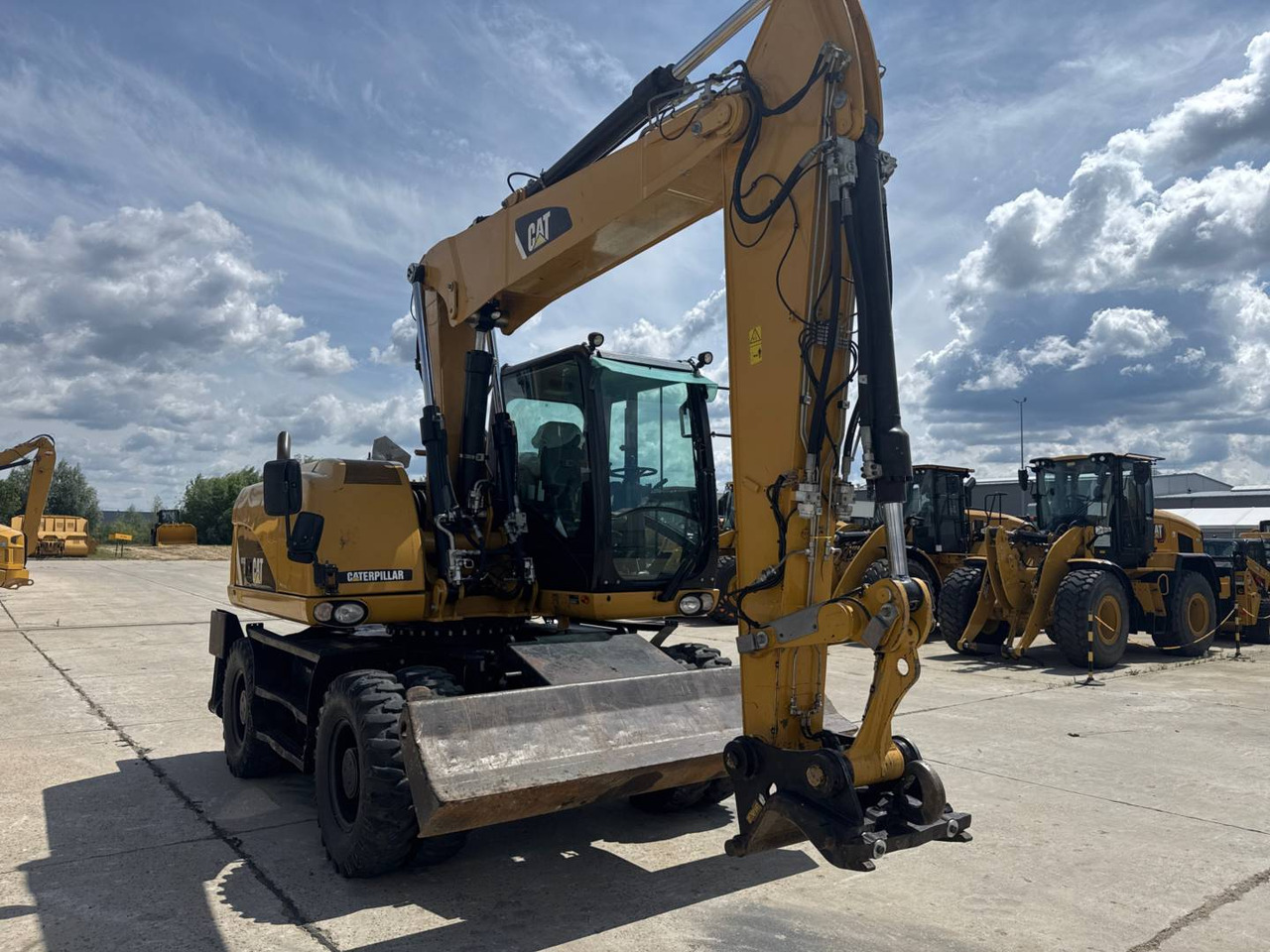 CAT M313D - Máy xúc bánh lốp: hình 2 CAT M313D - Máy xúc bánh lốp: hình 2