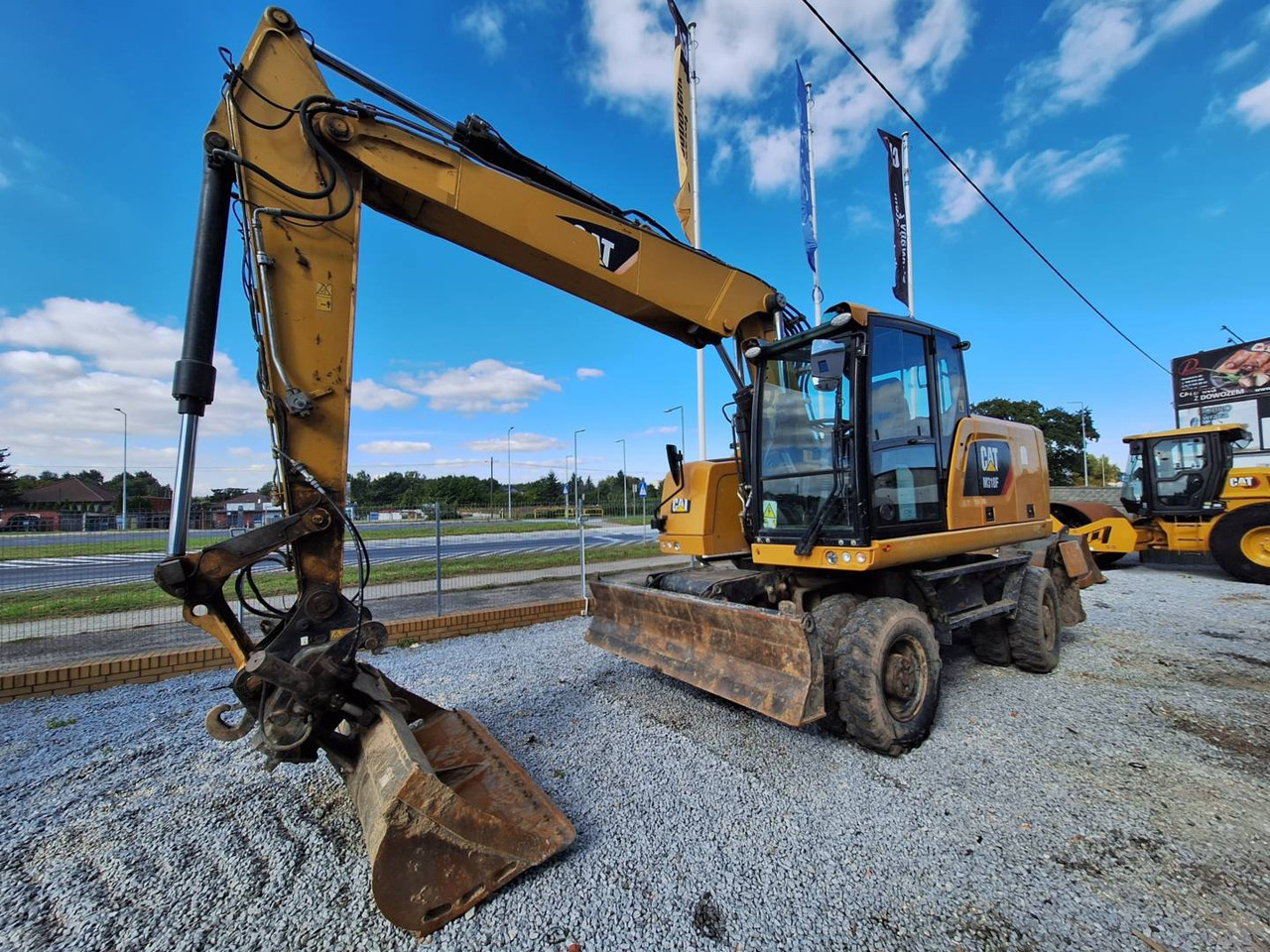 CAT M318F - Máy xúc bánh lốp: hình 1 CAT M318F - Máy xúc bánh lốp: hình 1