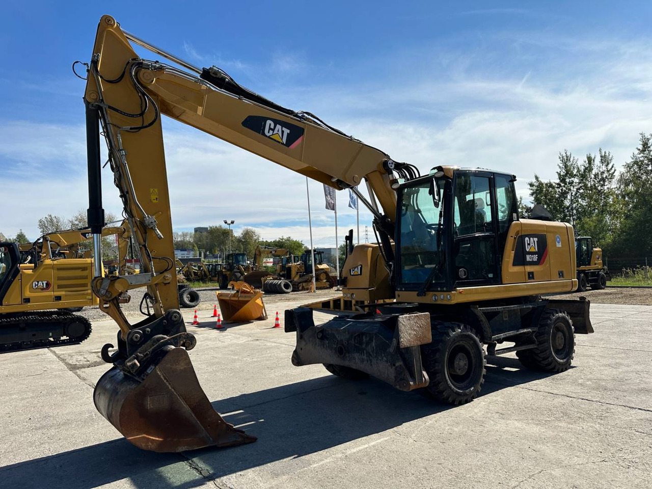 CAT M318F - Máy xúc lật bánh lốp: hình 1 CAT M318F - Máy xúc lật bánh lốp: hình 1