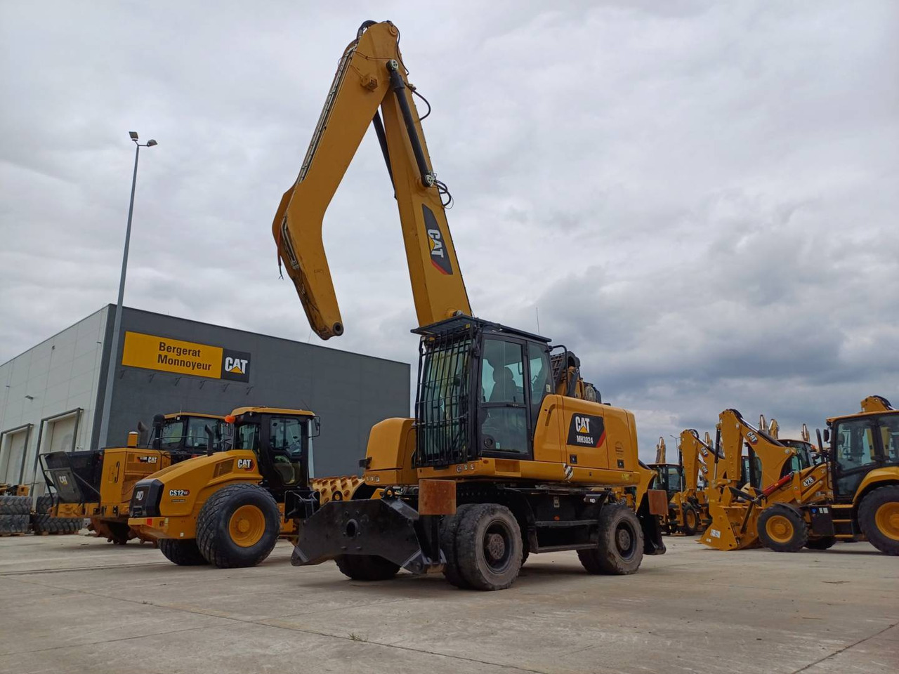 CAT MH3024 - Máy cạp rác/ Công nghiệp: hình 1 CAT MH3024 - Máy cạp rác/ Công nghiệp: hình 1