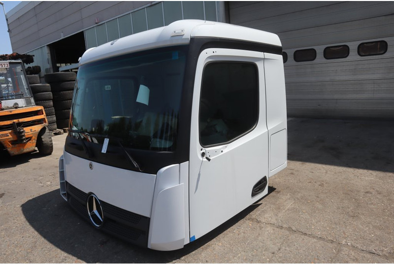 Mercedes-Benz AROCS M-CAB CLASSICSPACE 2.3 M - Cabin và nội thất cho Xe tải: hình 2 Mercedes-Benz AROCS M-CAB CLASSICSPACE 2.3 M - Cabin và nội thất cho Xe tải: hình 2