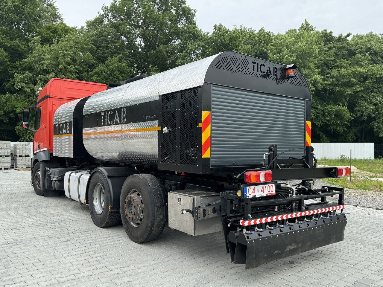 TICAB Asphalt Distributor, 8000 L, Аutonomous Asphalt Sprayer, Manufacturer - Xe bơm bê tông: hình 1 TICAB Asphalt Distributor, 8000 L, Аutonomous Asphalt Sprayer, Manufacturer - Xe bơm bê tông: hình 1