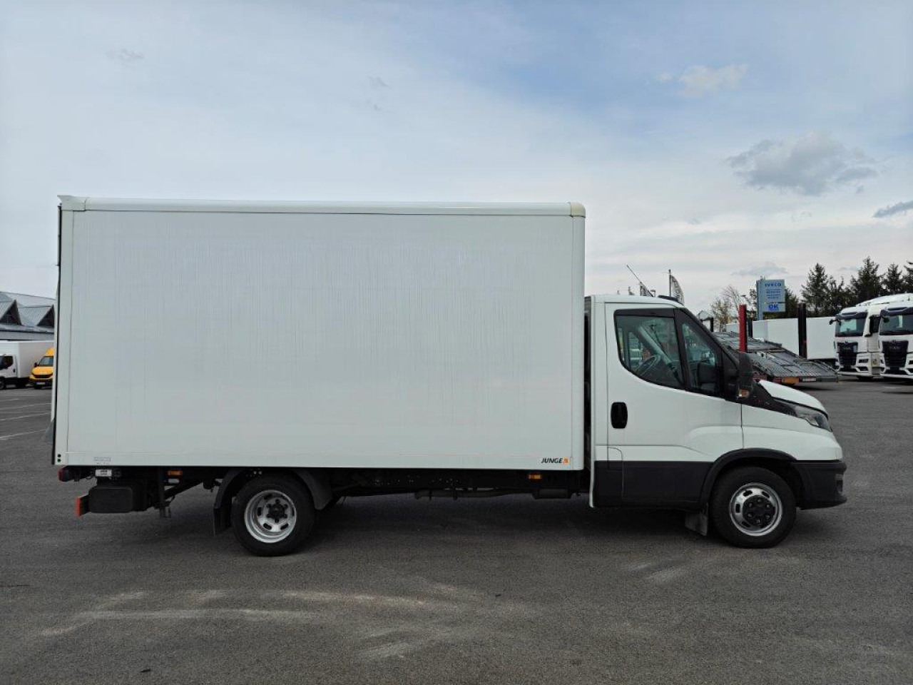 IVECO Daily 35C16H - Xe van chở hàng: hình 4 IVECO Daily 35C16H - Xe van chở hàng: hình 4