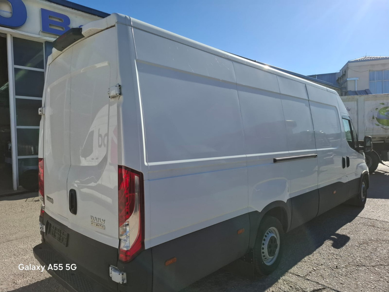 IVECO Daily 35S16V A8 - Xe van chở khách: hình 4 IVECO Daily 35S16V A8 - Xe van chở khách: hình 4