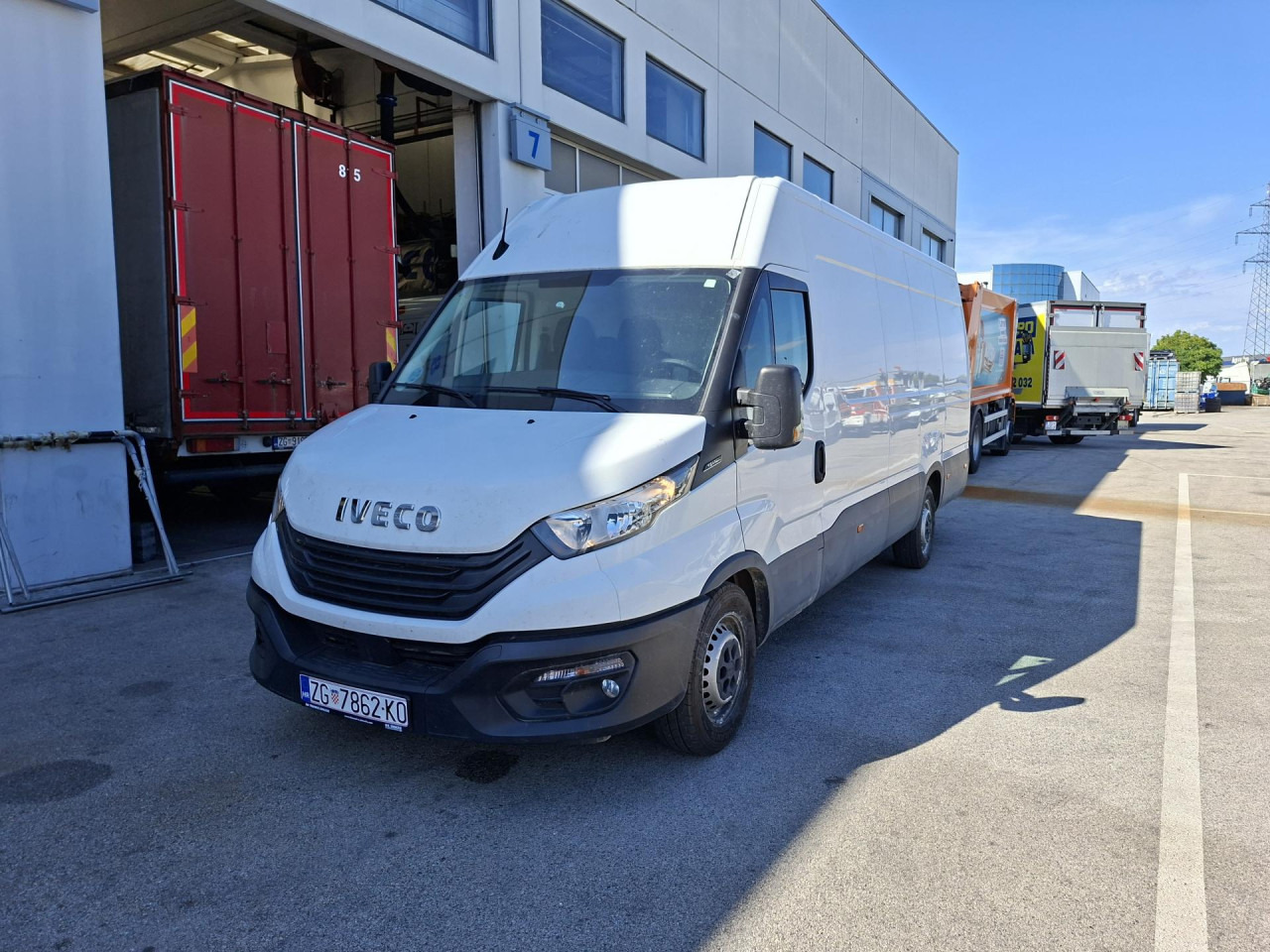 IVECO Daily 35S16V - Xe van chở khách: hình 2 IVECO Daily 35S16V - Xe van chở khách: hình 2