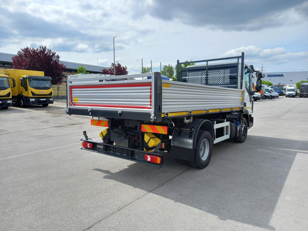 IVECO Eurocargo ML120EL25 - Xe ben: hình 4 IVECO Eurocargo ML120EL25 - Xe ben: hình 4