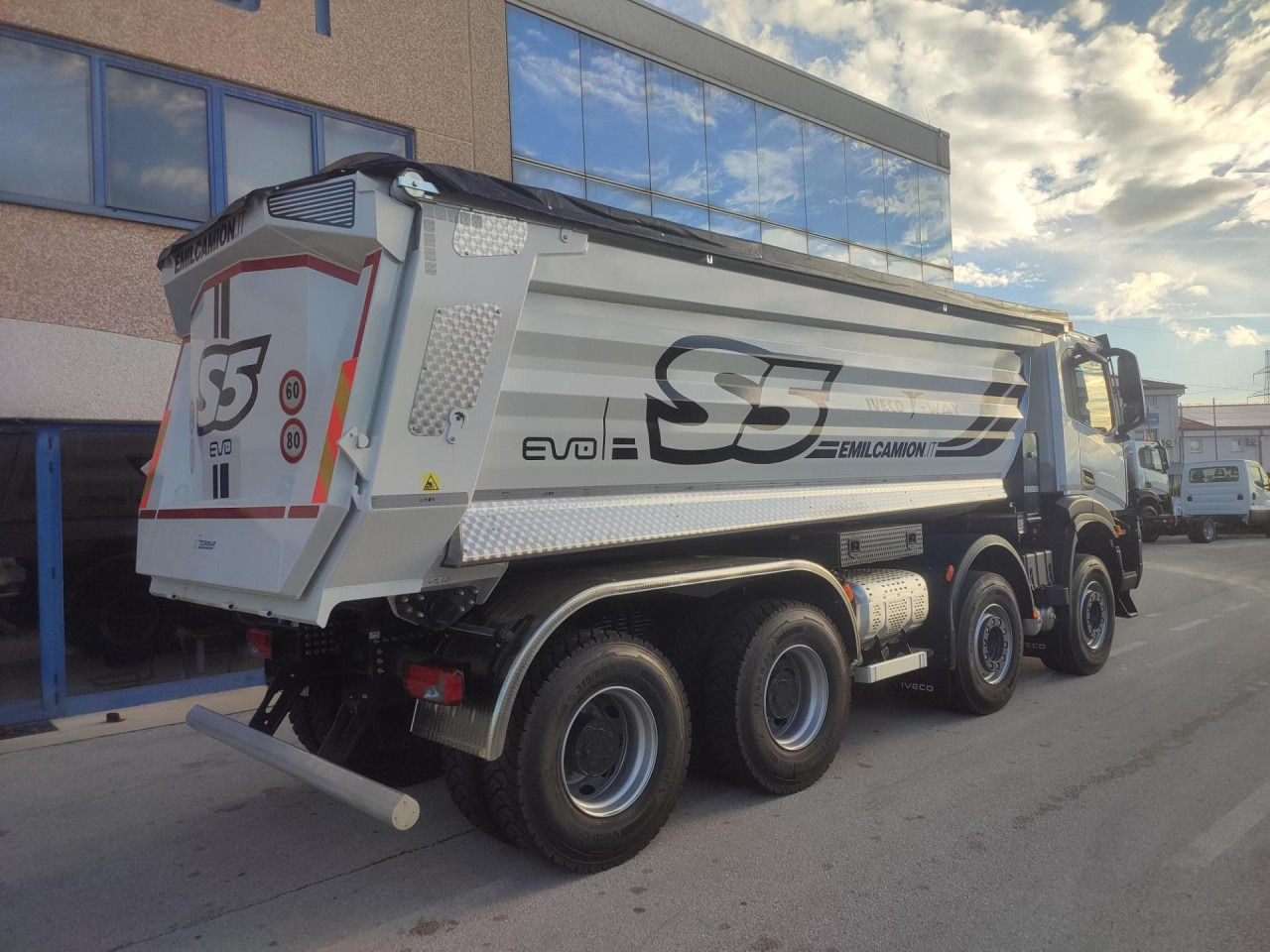 IVECO T-Way AD410T50 - Xe ben: hình 4 IVECO T-Way AD410T50 - Xe ben: hình 4