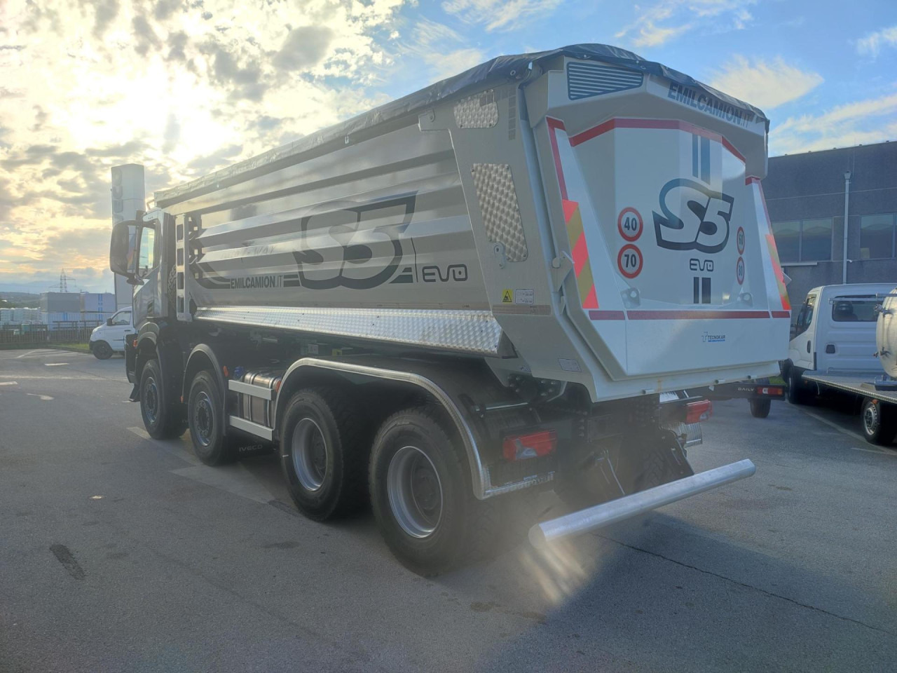 IVECO T-Way AD410T50 - Xe ben: hình 3 IVECO T-Way AD410T50 - Xe ben: hình 3