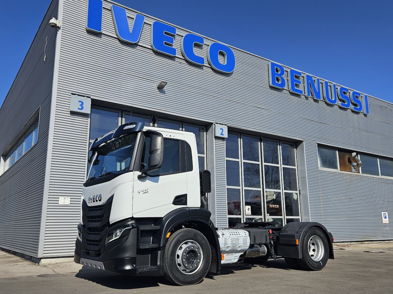 IVECO Daily S-Way AD440S46T/P - Xe đầu kéo: hình 1 IVECO Daily S-Way AD440S46T/P - Xe đầu kéo: hình 1