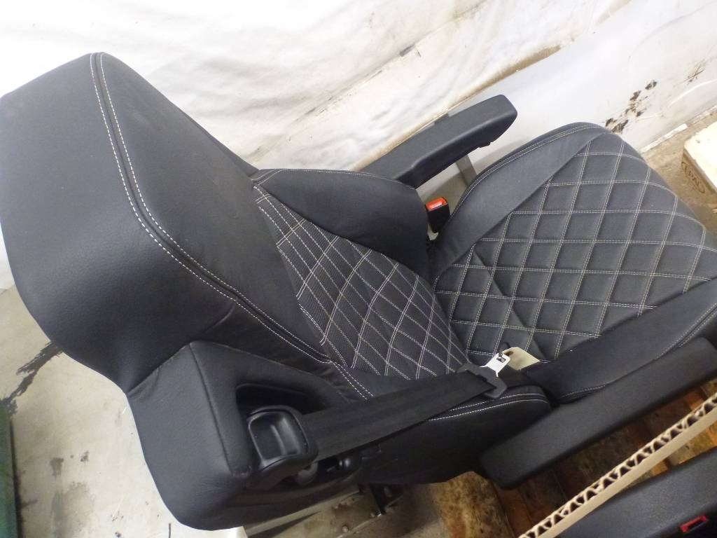 Mercedes-Benz Actros - Cabin cho Xe tải: hình 3 Mercedes-Benz Actros - Cabin cho Xe tải: hình 3