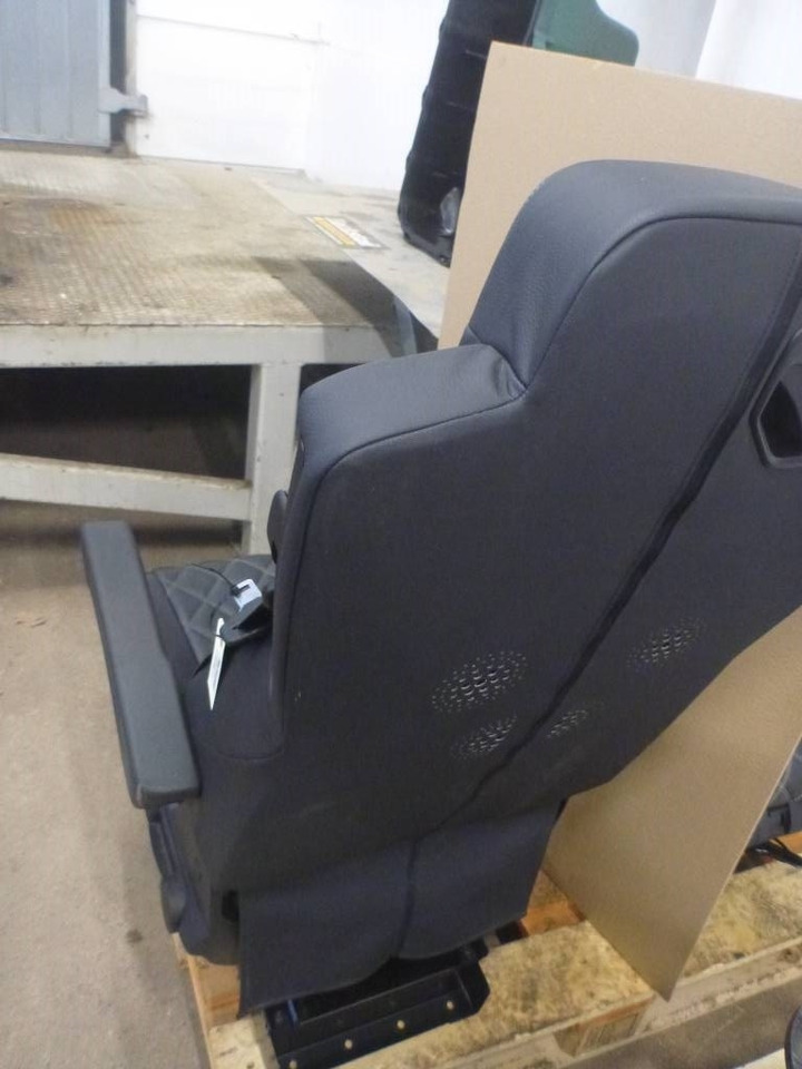 Mercedes-Benz Actros - Cabin cho Xe tải: hình 2 Mercedes-Benz Actros - Cabin cho Xe tải: hình 2