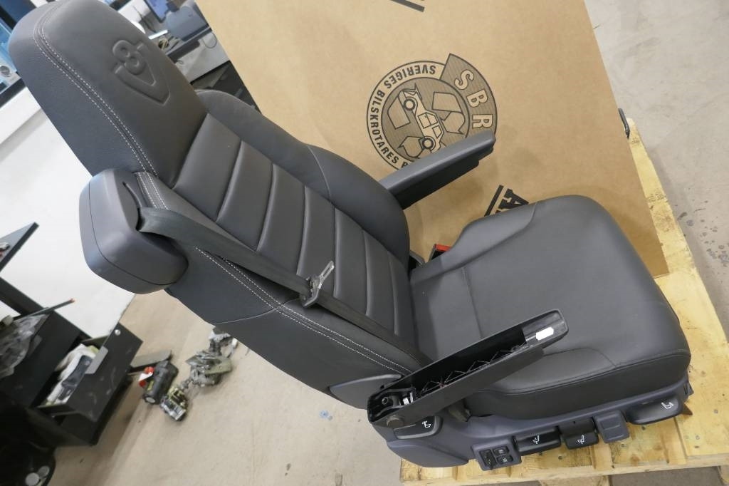 Scania V8 passagerarstol - Cabin cho Xe tải: hình 1 Scania V8 passagerarstol - Cabin cho Xe tải: hình 1