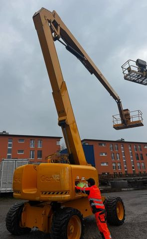 Genie Z-80/60, 24.4meter height - Nền bục trên không gắn trên xe tải: hình 3 Genie Z-80/60, 24.4meter height - Nền bục trên không gắn trên xe tải: hình 3