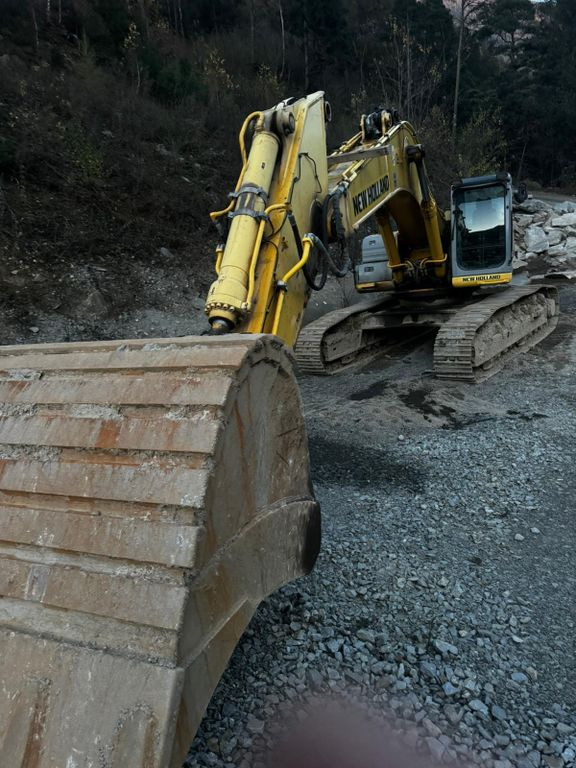 New Holland E485B, 2009year, 50ton New Holland E485B, 2009year, 50ton - Máy xúc bánh xích: hình 1 New Holland E485B, 2009year, 50ton New Holland E485B, 2009year, 50ton - Máy xúc bánh xích: hình 1