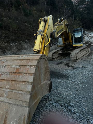 New Holland E485B, 2009year, 50ton New Holland E485B, 2009year, 50ton - Máy xúc bánh xích: hình 1 New Holland E485B, 2009year, 50ton New Holland E485B, 2009year, 50ton - Máy xúc bánh xích: hình 1