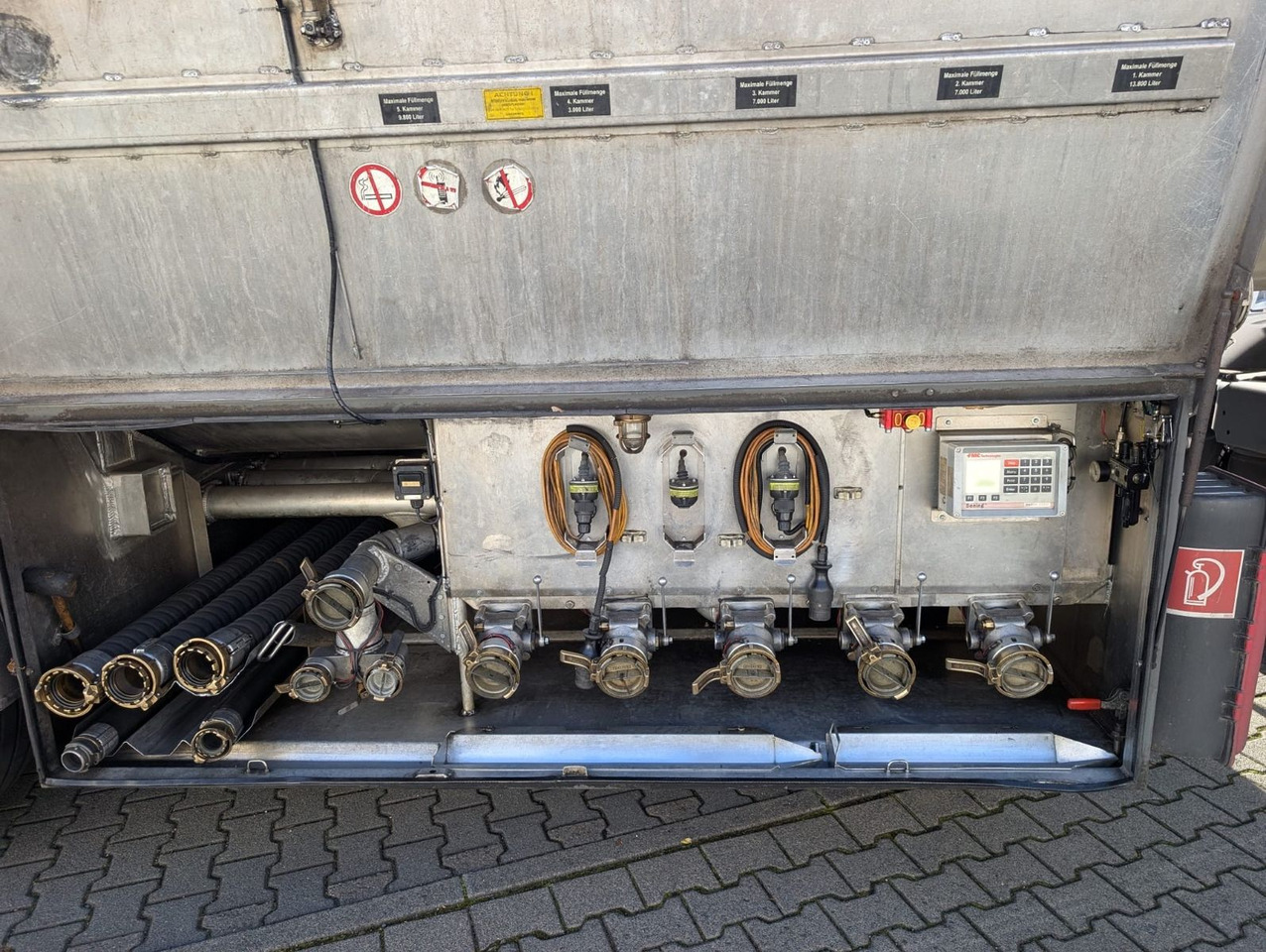 ROHR Hendricks Rohr, ADR, Diesel/Benzin 5 Kammern - Sơ mi rơ moóc bồn: hình 4 ROHR Hendricks Rohr, ADR, Diesel/Benzin 5 Kammern - Sơ mi rơ moóc bồn: hình 4