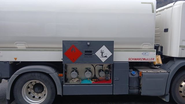 Scania P450 LB 4x2, ADR, Schwarzmueller Anhaenger Fuel - Xe bồn: hình 4 Scania P450 LB 4x2, ADR, Schwarzmueller Anhaenger Fuel - Xe bồn: hình 4