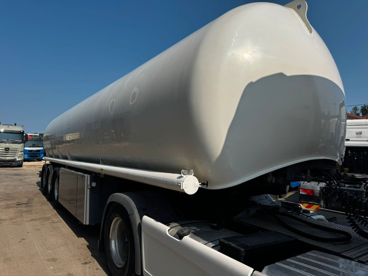 Schrader Treibstoff Diesel/Benzin, 4 Kammern, Sening - Sơ mi rơ moóc bồn: hình 2 Schrader Treibstoff Diesel/Benzin, 4 Kammern, Sening - Sơ mi rơ moóc bồn: hình 2