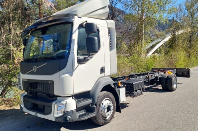 Volvo FL280 4x2, E6, Wohnwagen + 2 Pferdeplaetze Volvo FL280 4x2, E6, 7.40m Chassis, Fahrgestell - Xe tải chở ngựa: hình 1 Volvo FL280 4x2, E6, Wohnwagen + 2 Pferdeplaetze Volvo FL280 4x2, E6, 7.40m Chassis, Fahrgestell - Xe tải chở ngựa: hình 1