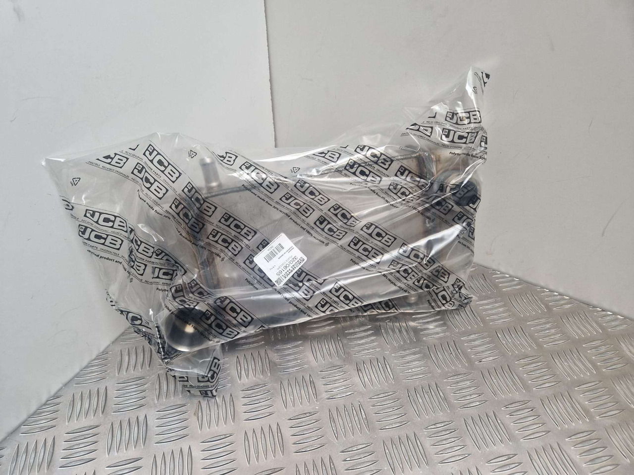 EGR Cooler JCB 320/06165 NEW T4 EGR cooler - Động cơ và các bộ phận cho Máy móc xây dựng: hình 3 EGR Cooler JCB 320/06165 NEW T4 EGR cooler - Động cơ và các bộ phận cho Máy móc xây dựng: hình 3