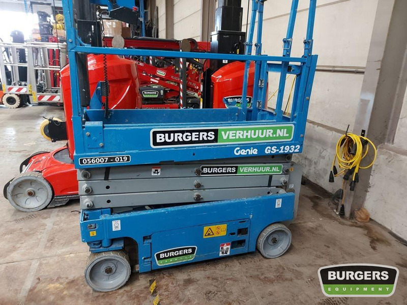 Genie GS1932 - Máy nâng người hình kéo: hình 3 Genie GS1932 - Máy nâng người hình kéo: hình 3