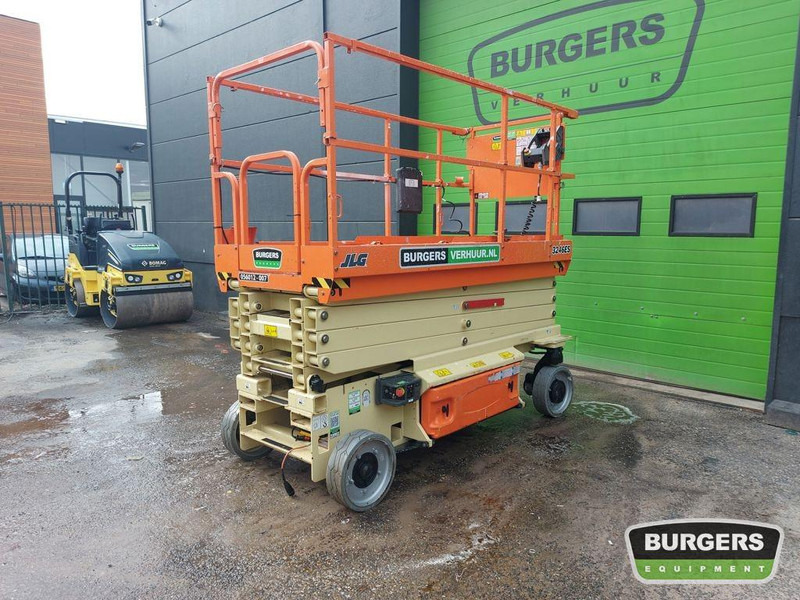 JLG 3246ES - Máy nâng người hình kéo: hình 1 JLG 3246ES - Máy nâng người hình kéo: hình 1