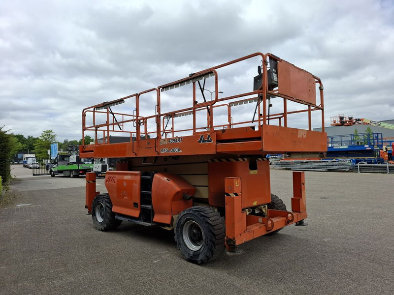 JLG 4394RT - Máy nâng người hình kéo: hình 2 JLG 4394RT - Máy nâng người hình kéo: hình 2