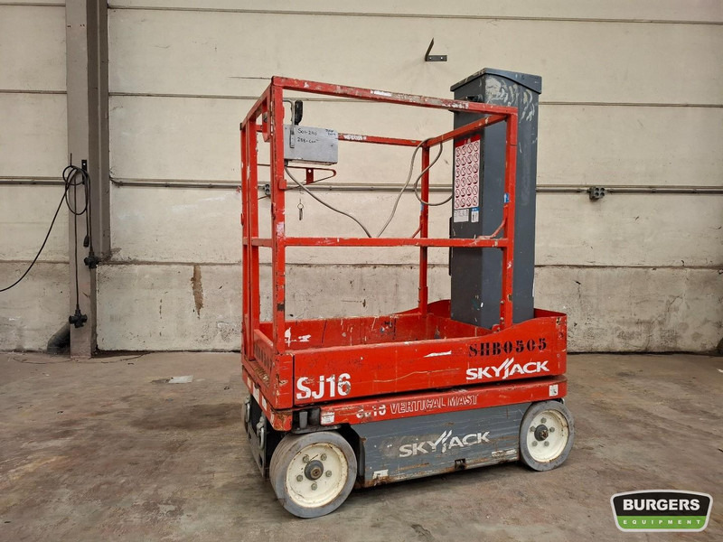 Skyjack SJ16 - Nền bục trên không: hình 1 Skyjack SJ16 - Nền bục trên không: hình 1